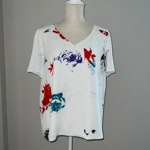 Short sleeve blouse.